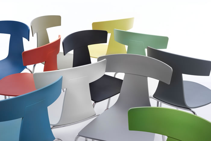 Den Remo Plastic Chair gibt es in 12 verschiedenen Farben